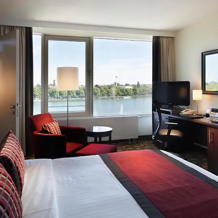 Courtyard By Marriott Maschsee Hotel 4*