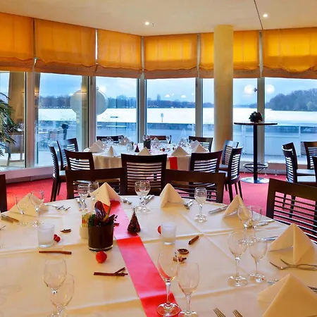 Courtyard By Marriott Maschsee