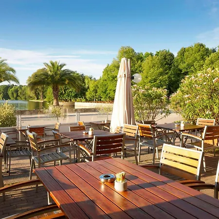 Hotel Courtyard By Marriott Maschsee 4*