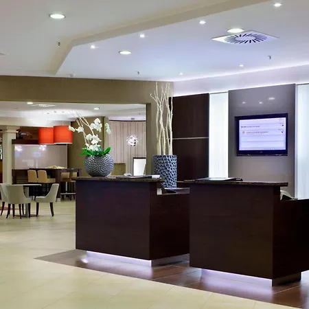 Courtyard By Marriott Maschsee Hotel 4*