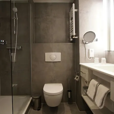 Hotel Courtyard By Marriott Maschsee 4*